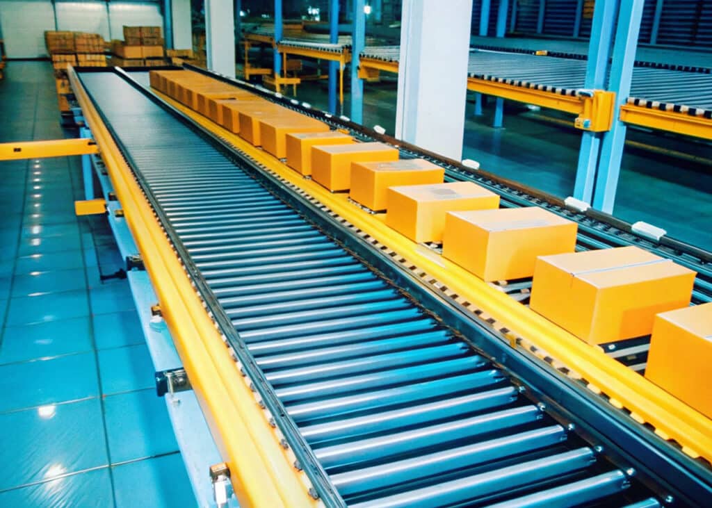 Roller conveyor with boxes